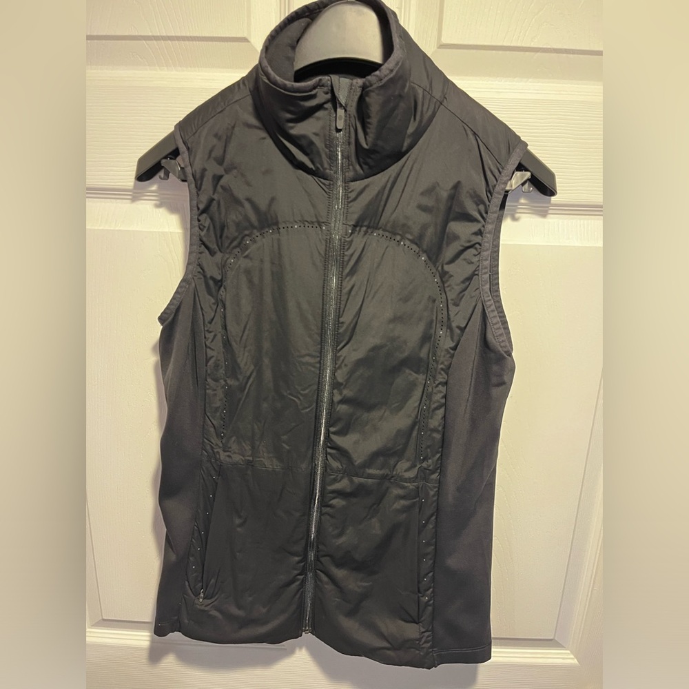 Lululemon Athletica lightweight Run for Cold vest, black, size US 8.